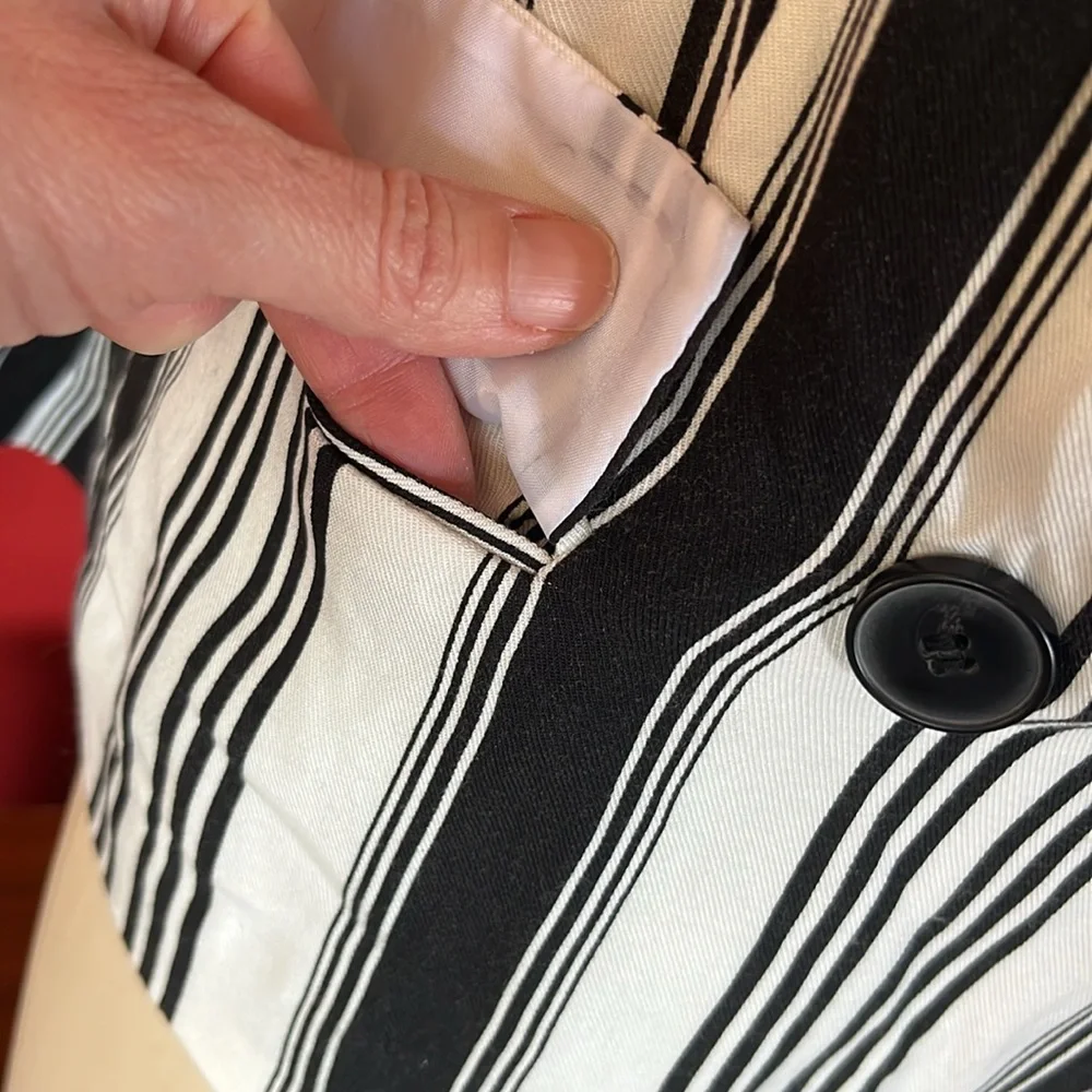 Like new Forever 21 black, and white striped double breasted jacket - Picture 4 of 14